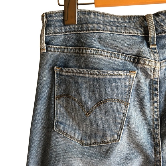 Levi’s 711 Skinny Jeans Size 27 Distressed with Patches Medium Blue Wash - Picture 12 of 16